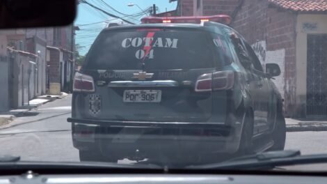 policia-caca-criminosos-em-fuga-apos-denuncia-de-granadas-em-bairro-de-fortaleza