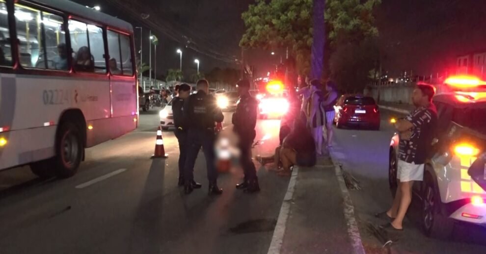 homem-e-atropelado-e-morto-ao-descer-de-onibus-e-tentar-atravessar-avenida-em-fortaleza