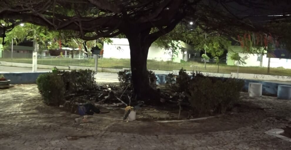 barraco-e-incendiado-apos-briga-entre-pessoas-em-situacao-de-rua-em-maracanau,-no-ceara