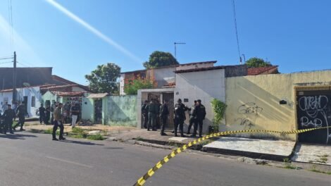 dois-homens-sao-mortos-a-tiros-ao-chegarem-de-mudanca-para-casa-nova-em-fortaleza