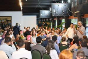 elmano-anuncia-valorizacao-de-professores-do-ceara-com-promocoes-e-ampliacao-de-carga-horaria