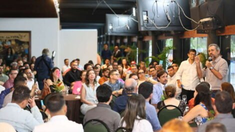 elmano-anuncia-valorizacao-de-professores-do-ceara-com-promocoes-e-ampliacao-de-carga-horaria