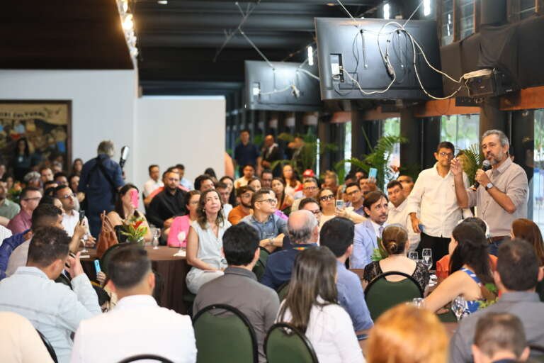 elmano-anuncia-valorizacao-de-professores-do-ceara-com-promocoes-e-ampliacao-de-carga-horaria