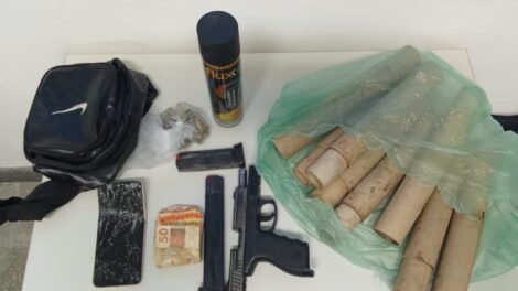 policia-militar-prende-seis-pessoas-e-apreende-armas,-drogas-e-dinheiro-em-pindoretama