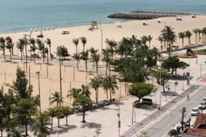 comerciantes-da-beira-mar,-em-fortaleza,-iniciam-divisao-por-turnos-nesta-segunda-(13);-entenda