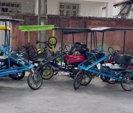 incendio-atinge-deposito-de-bicicletas-e-patinetes-eletricos-na-praia-de-iracema,-em-fortaleza