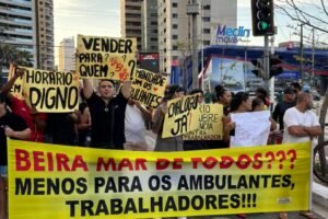 comerciantes-da-beira-mar-protestam-contra-mudanca-de-horario-de-atuacao-na-orla-de-fortaleza