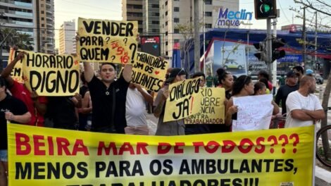 comerciantes-da-beira-mar-protestam-contra-mudanca-de-horario-de-atuacao-na-orla-de-fortaleza