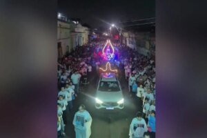 milhares-de-fieis-participam-de-procissao-em-homenagem-a-nossa-senhora-de-fatima-em-fortaleza