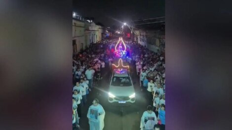 milhares-de-fieis-participam-de-procissao-em-homenagem-a-nossa-senhora-de-fatima-em-fortaleza