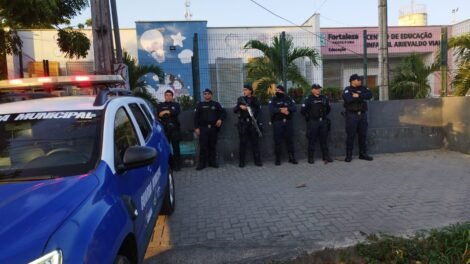 adolescente-armado-invade-creche-para-fugir-da-policia-em-fortaleza