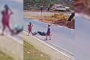 vitima-e-derrubada-da-moto-e-tem-veiculo-levado-por-criminosos-durante-assalto-em-caucaia