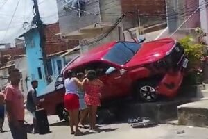 motociclista-morre-ao-ser-atropelado-por-carro-de-luxo-dirigido-por-idoso-em-fortaleza
