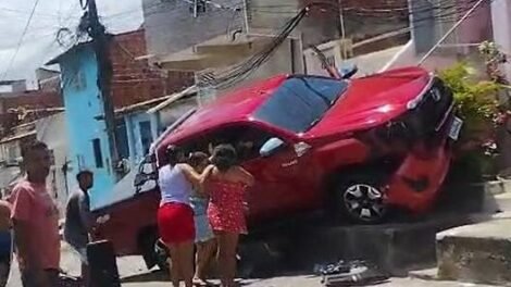 motociclista-morre-ao-ser-atropelado-por-carro-de-luxo-dirigido-por-idoso-em-fortaleza