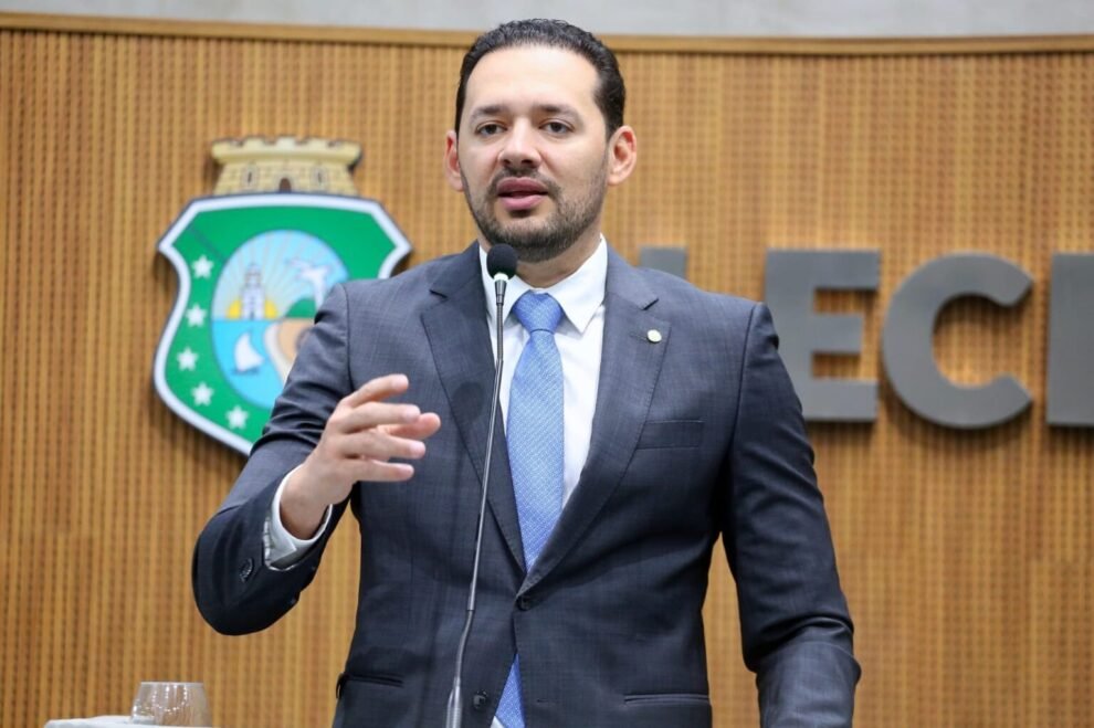 deputado-danniel-oliveira-passa-mal-durante-sessao-na-assembleia-legislativa-do-ceara