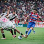 com-um-a-mais,-fortaleza-leva-2-a-0-do-vasco-no-castelao-e-segue-na-zona-de-rebaixamento-da-serie-a
