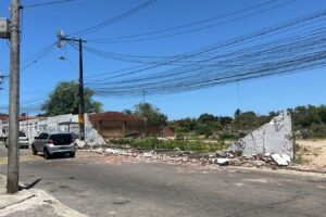 muro-cai-sobre-idoso-de-85-anos-que-caminhava-por-calcada-no-bairro-bela-vista,-em-fortaleza