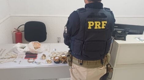 prf-apreende-joias-e-semijoias-furtadas-em-taxi-no-litoral-do-ceara