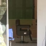 tentativa-de-homicidio:-dupla-criminosa-invade-barbearia-e-atira-em-cliente-em-fortaleza