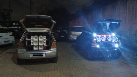 policia-militar-apreende-paredoes-e-autua-dois-homens-por-poluicao-sonora-em-fortaleza