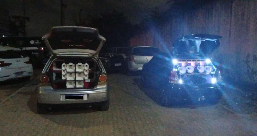policia-militar-apreende-paredoes-e-autua-dois-homens-por-poluicao-sonora-em-fortaleza