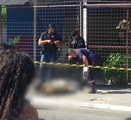 jovem-e-morta-a-tiros-por-dupla-em-moto-enquanto-andava-na-rua-em-maracanau/ce