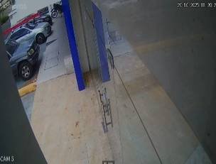 dupla-furta-moto-estacionada-em-avenida-movimentada-do-bairro-dionisio-torres,-em-fortaleza