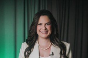elmano-anuncia-que-samia-farias-segue-como-defensora-publica-geral-do-ceara