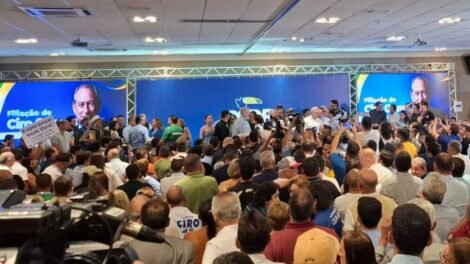 ciro-gomes-se-filia-ao-psdb-em-evento-com-aliados-em-fortaleza