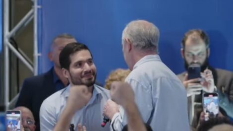 apos-atritos-e-desavencas,-ciro-gomes-elogia-andre-fernandes-em-filiacao-ao-psdb:-“jovem-talento”