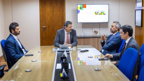 em-brasilia,-elmano-se-reune-com-ministros-e-busca-recursos-para-infraestrutura-e-saude-do-ceara