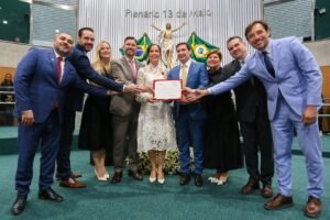 assembleia-concede-medalha-herbert-de-souza-a-primeira-dama-do-ceara-lia-de-freitas