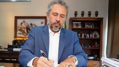 elmano-anuncia-ampliacao-da-carga-horaria-de-professores-da-educacao-basica-no-ceara