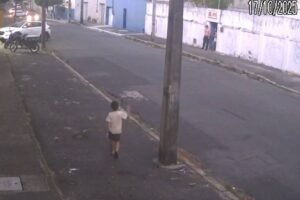 mae-denuncia-negligencia-apos-filho-autista-sair-sozinho-de-escola-particular-em-fortaleza