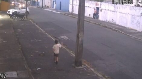 mae-denuncia-negligencia-apos-filho-autista-sair-sozinho-de-escola-particular-em-fortaleza