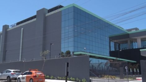 maior-data-center-do-nordeste-e-inaugurado-em-fortaleza,-com-area-equivalente-a-dois-campos-de-futebol