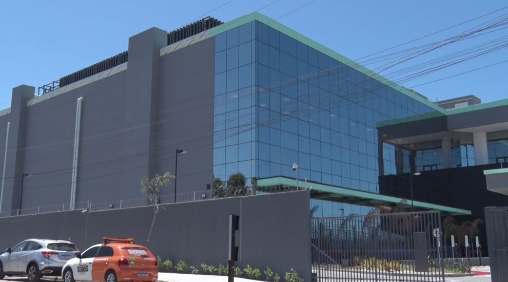 maior-data-center-do-nordeste-e-inaugurado-em-fortaleza,-com-area-equivalente-a-dois-campos-de-futebol