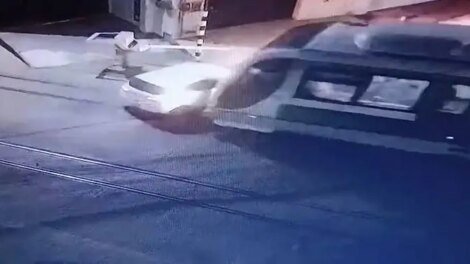 colisao-entre-vlt-e-carro-deixa-duas-mulheres-feridas-em-fortaleza;-veja-video