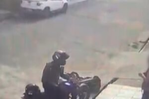 mulher-e-assaltada-por-motociclista-em-bairro-de-fortaleza;-video