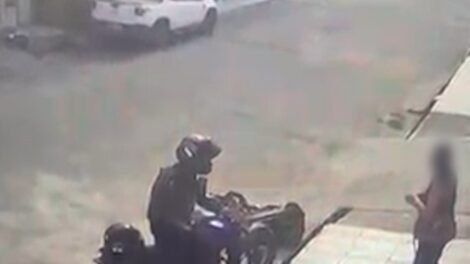 mulher-e-assaltada-por-motociclista-em-bairro-de-fortaleza;-video