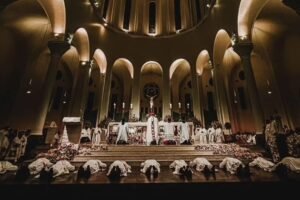 arquidiocese-de-fortaleza-ordena-16-novos-presbiteros-nesta-segunda-(27);-conheca-os-nomes