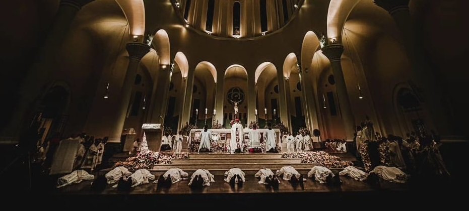 arquidiocese-de-fortaleza-ordena-16-novos-presbiteros-nesta-segunda-(27);-conheca-os-nomes