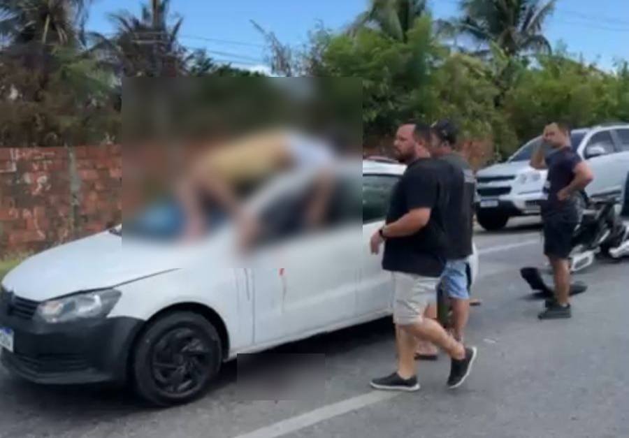 motociclista-fica-caido-sobre-teto-de-carro-apos-colisao-na-av.-presidente-costa-e-silva,-em-fortaleza