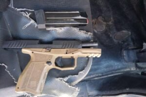 criminosos-com-passagens-por-trafico-sao-presos-em-fortaleza-com-armas,-maconha,-cocaina-e-crack