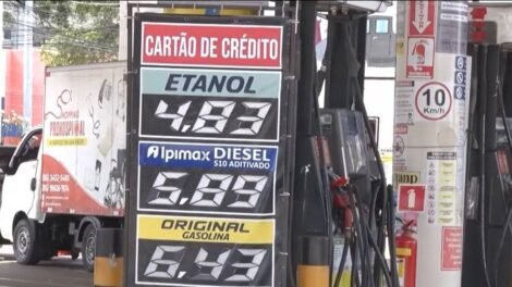 nove-dias-apos-queda-no-preco-da-gasolina-para-refinarias,-consumidor-ainda-nao-ve-mudanca-nas-bombas