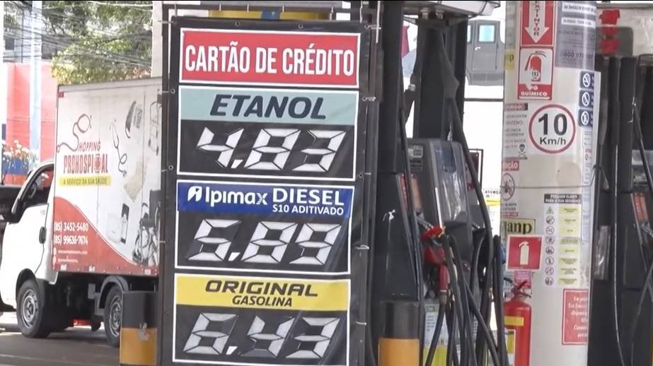 nove-dias-apos-queda-no-preco-da-gasolina-para-refinarias,-consumidor-ainda-nao-ve-mudanca-nas-bombas