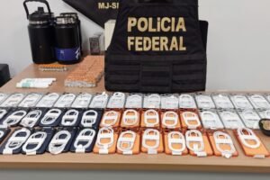 homem-e-preso-pela-pf-com-mais-de-30-iphones-no-aeroporto-de-juazeiro-do-norte,-no-ceara