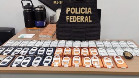 homem-e-preso-pela-pf-com-mais-de-30-iphones-no-aeroporto-de-juazeiro-do-norte,-no-ceara