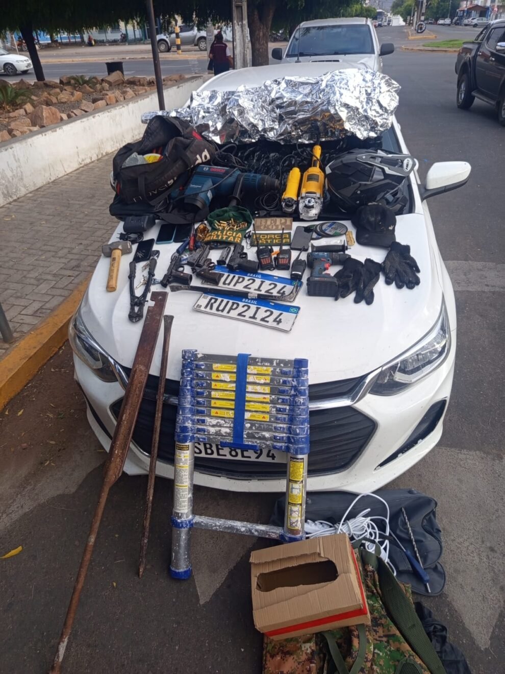 cinco-suspeitos-sao-presos-ao-tentar-arrombar-agencia-bancaria-em-missao-velha-(ce)