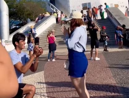 romeira-de-pernambuco-e-pedida-em-casamento-aos-pes-da-estatua-de-padre-cicero,-em-juazeiro-do-norte